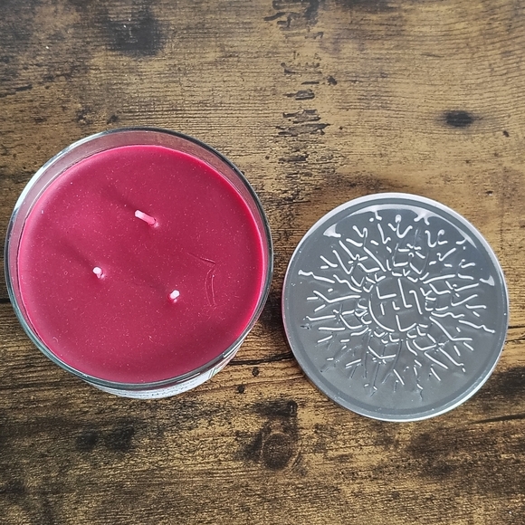 Huntington Home Holiday Cranberry Candle Jar with Festive Label - Picture 6 of 10